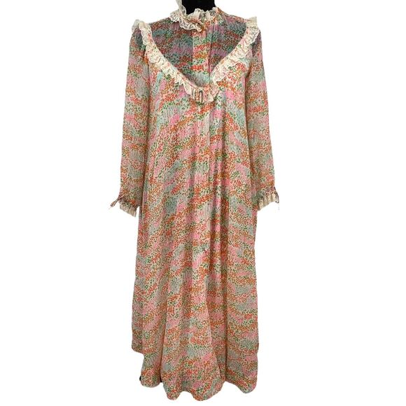 Vintage Saks Fifth Avenue 70's Tulip Print Chiffon Lace Robe